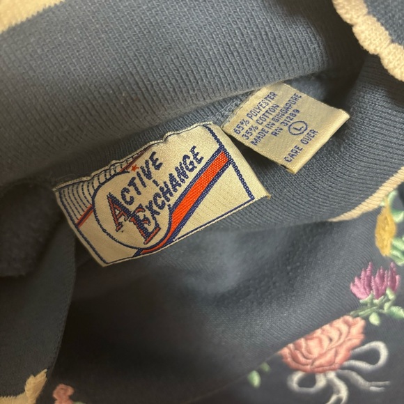 Coquette Vintage Pullover - Picture 2 of 2